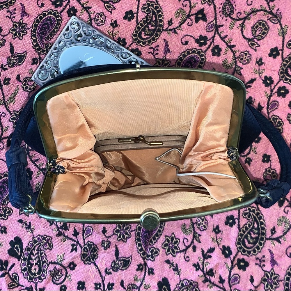 Vintage Elegant Handbag in Midnight Blue - Picture 12 of 15